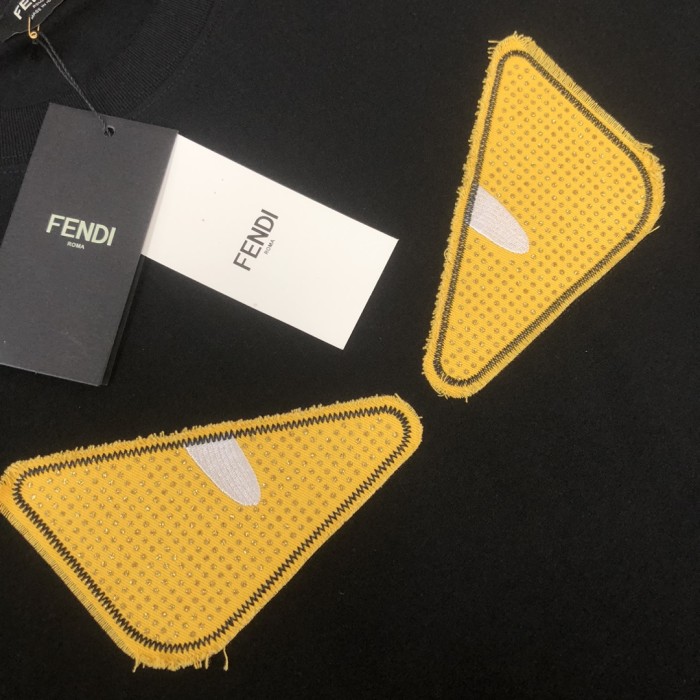 一目惚れ♪ フェンディ偽物通販  2025の最新半袖Tシャツ