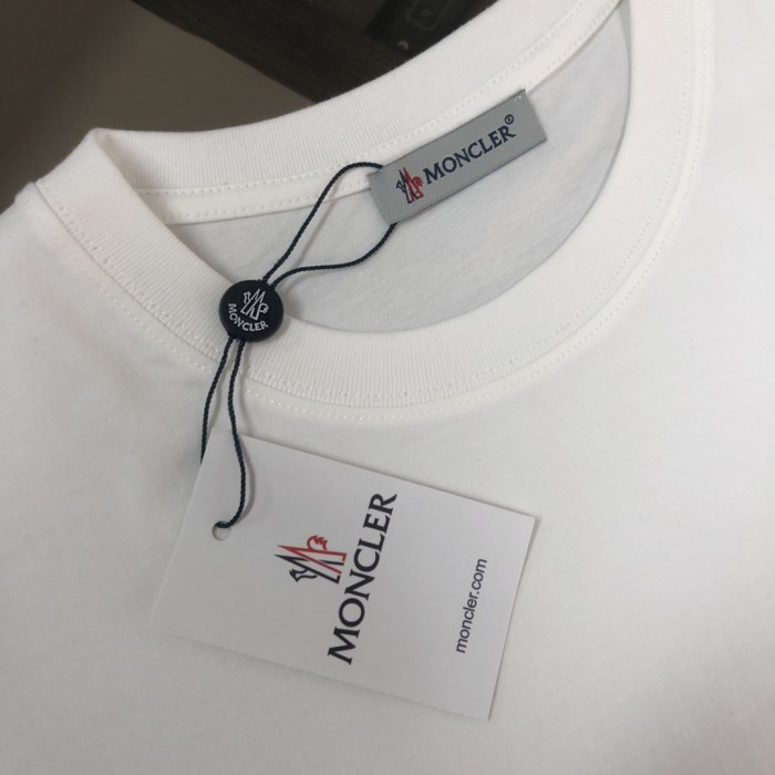 追跡付 モンクレール コピーおすすめ 2025最新の半袖Tシャツ