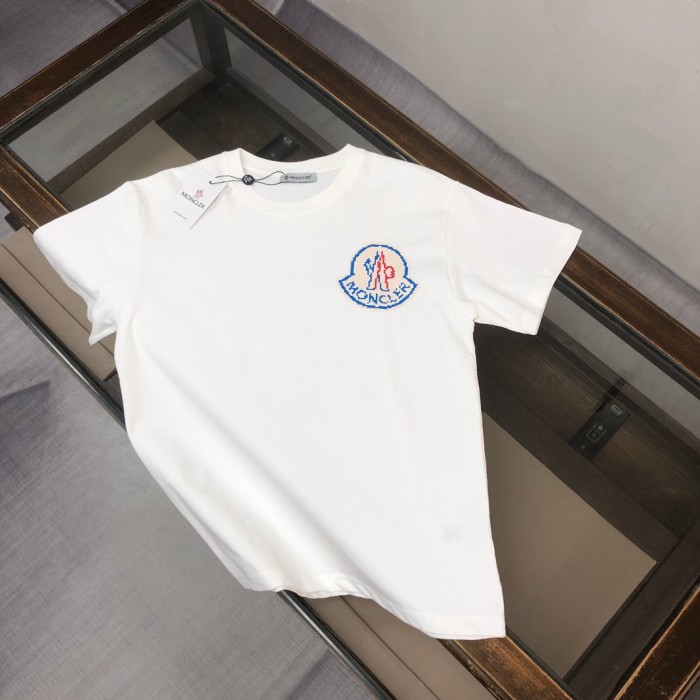 追跡付 モンクレール コピーおすすめ 2025最新の半袖Tシャツ