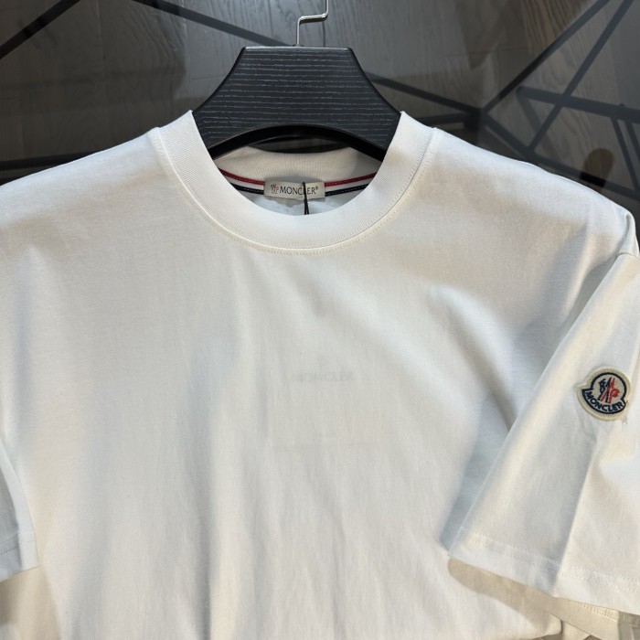 累積売上総額第１位！ モンクレール 激安通販 2025新作刺繍入り大ロゴロゴ半袖Tシャツ2色