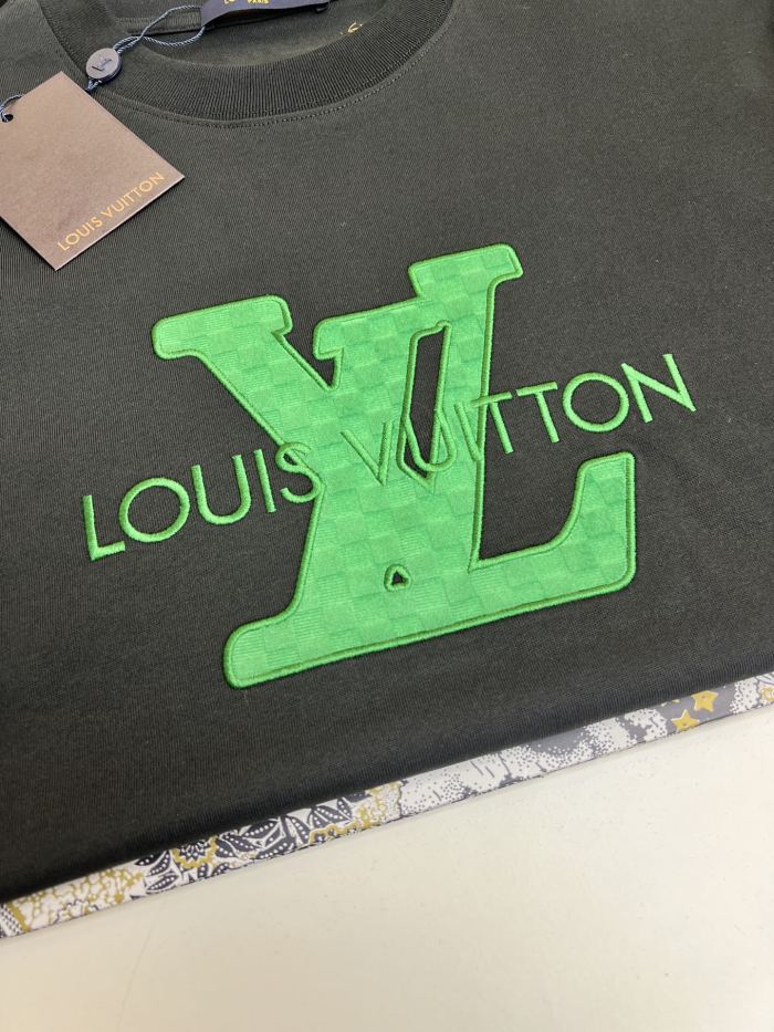 入手困難 ルイヴィトン 偽物通販  LV 25 SS春夏モデルTシャツ