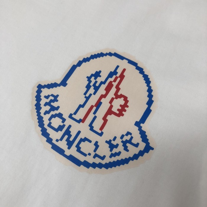 追跡付 モンクレール コピーおすすめ 2025最新の半袖Tシャツ