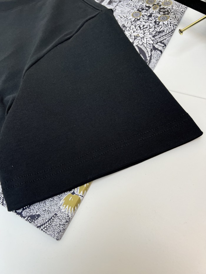 入手困難 ルイヴィトン 偽物通販  LV 25 SS春夏モデルTシャツ
