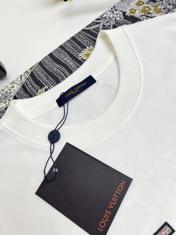 累積売上総額第１位！ルイヴィトン 激安偽物 Louis Vuitton 25ss白黒プリントのクルーネック半袖Tシャツ