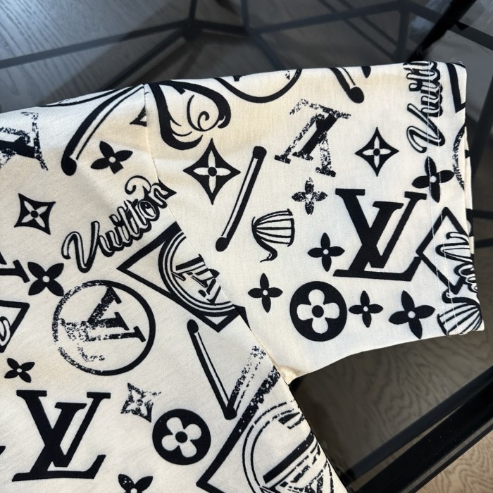 【限定】ルイヴィトン 激安偽物 LVフロックアルファベット満印ロゴデザイン半袖Tシャツ