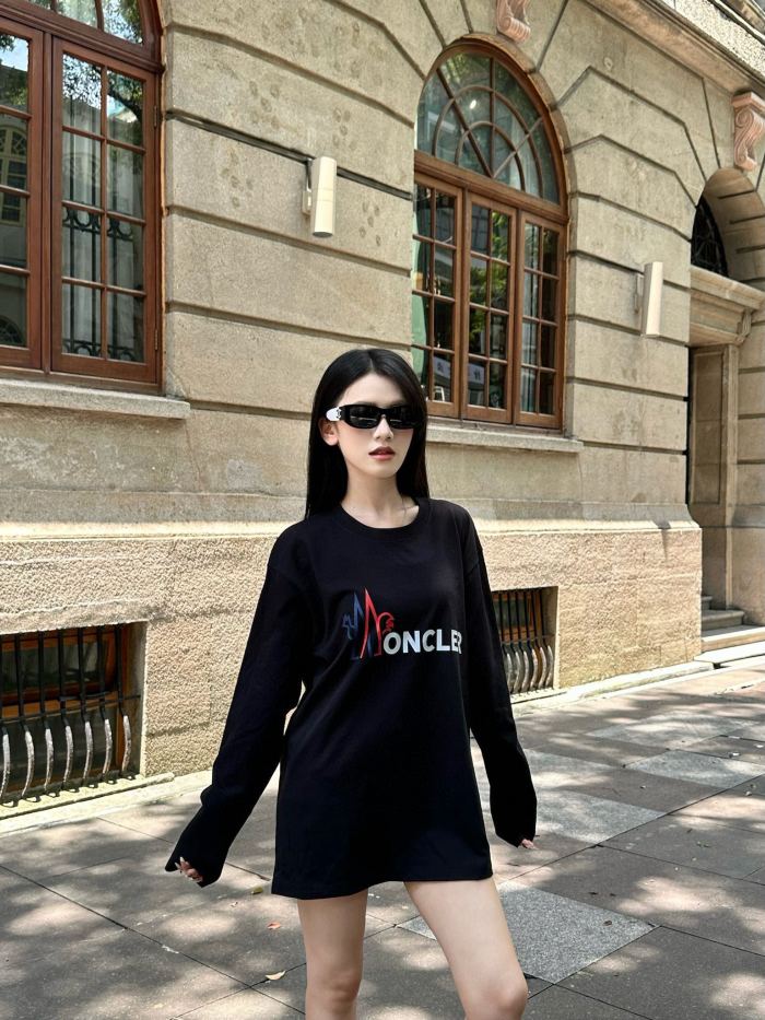 稀少 モンクレール 激安通販 アルファベットロゴラウンドネック長袖Tシャツ2色