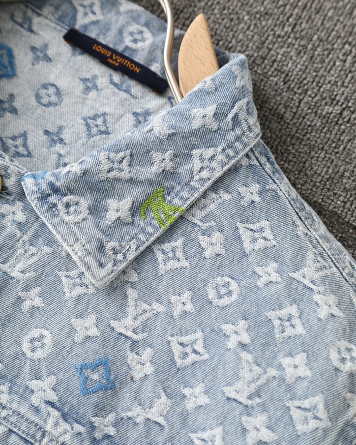 ★超人気 ルイヴィトン コピー  25ss小花文字刺繍開襟革スタンダードシングルブレストデニムジャケット