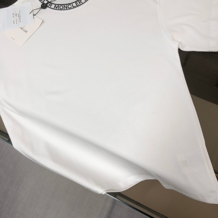大人気 モンクレール 激安通販 25 ssコーナー同丸首半袖Tシャツ