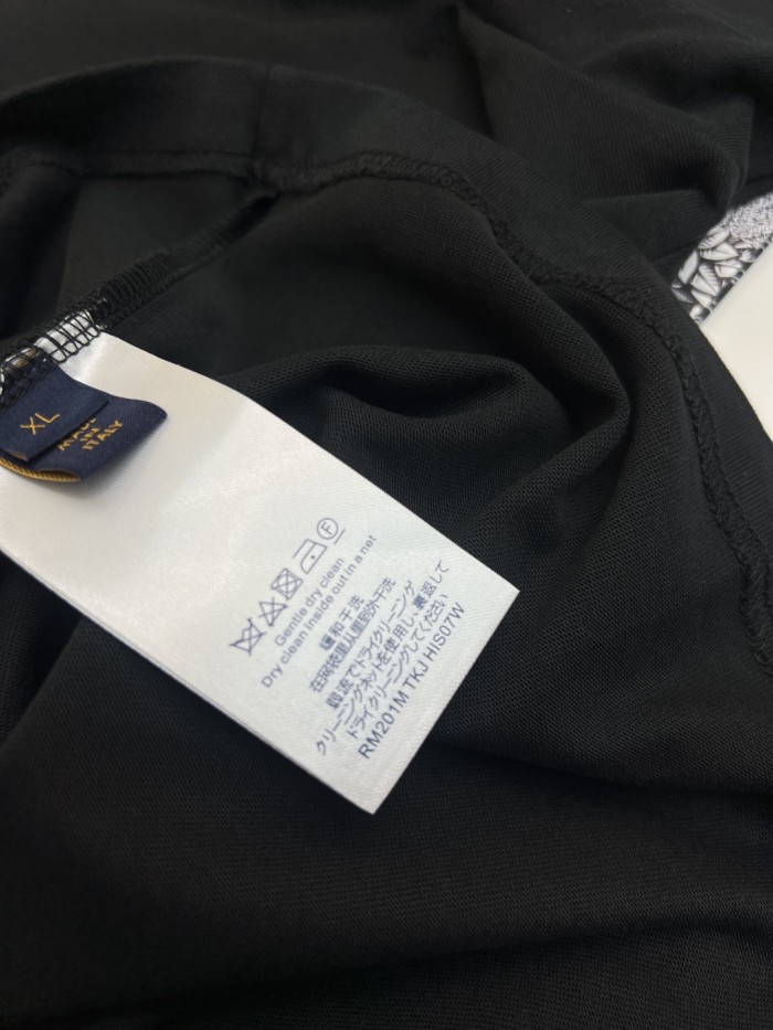 超奇跡の入荷☆ ルイヴィトン スーパーコピー Louis Vuitton 25ss白黒プリントのクルーネック半袖Tシャツ