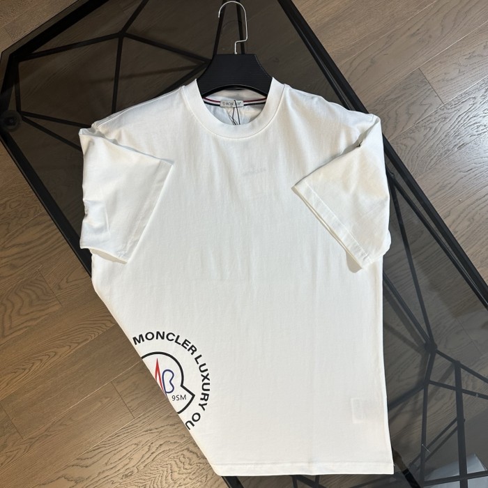 累積売上総額第１位！ モンクレール 激安通販 2025新作刺繍入り大ロゴロゴ半袖Tシャツ2色