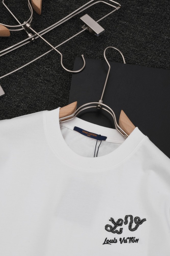 大人気 ルイヴィトン 激安通販  Louis Vuitton2025 ssの新型Tアップ