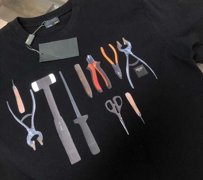 使い勝手良し フェンディ 激安偽物 2025の最新半袖Tシャツ