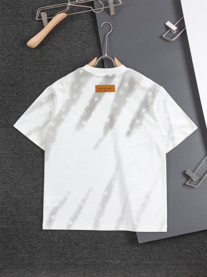 入手困難 ルイヴィトン n級品 定番フラワーグラデーションプリントのラウンドネックTシャツ