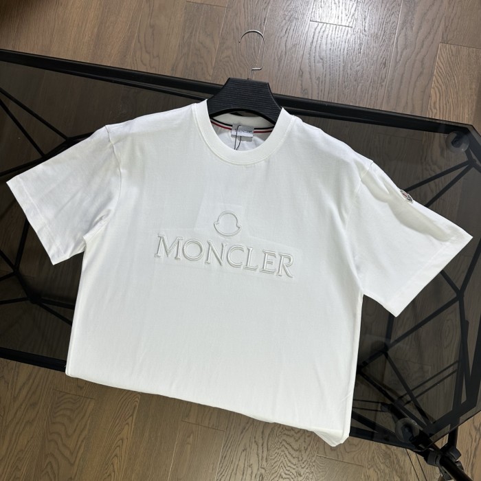 使い勝手良し モンクレール 偽物通販 2025新作刺繍入り大ロゴロゴ半袖Tシャツ2色