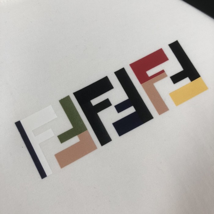 超奇跡の入荷☆ フェンディ n級品 2025の最新半袖Tシャツ