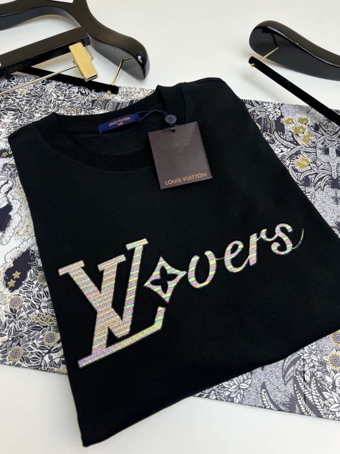 超奇跡の入荷☆ ルイヴィトン スーパーコピー Louis Vuitton 25ss白黒プリントのクルーネック半袖Tシャツ