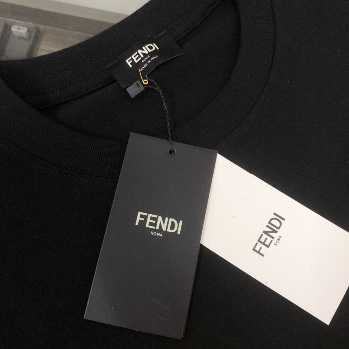 一目惚れ♪ フェンディ偽物通販  2025の最新半袖Tシャツ