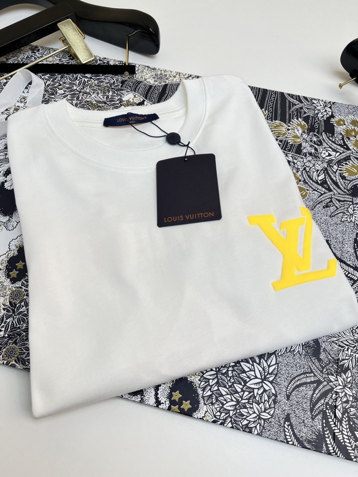 大人気 ルイヴィトン n級品 LV 25 SS定番配色Tシャツ新品