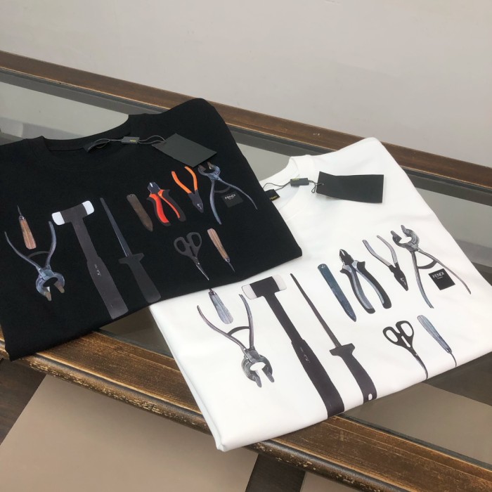 使い勝手良し フェンディ 激安偽物 2025の最新半袖Tシャツ