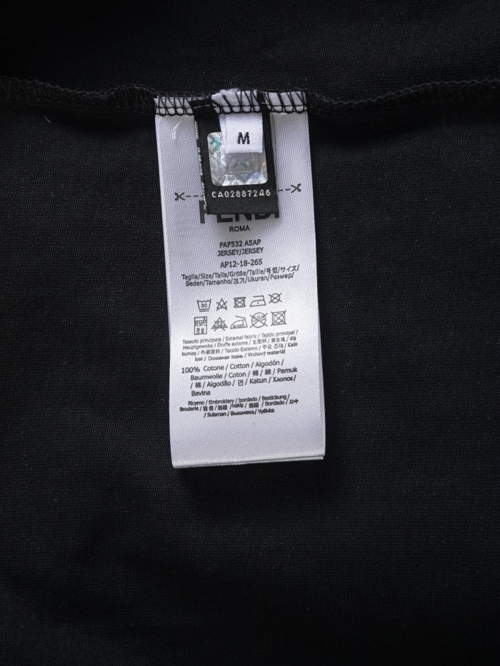 【話題商品！】フェンディコピーおすすめ 青い眉毛と黒い目の小さな怪獣半袖Tシャツ