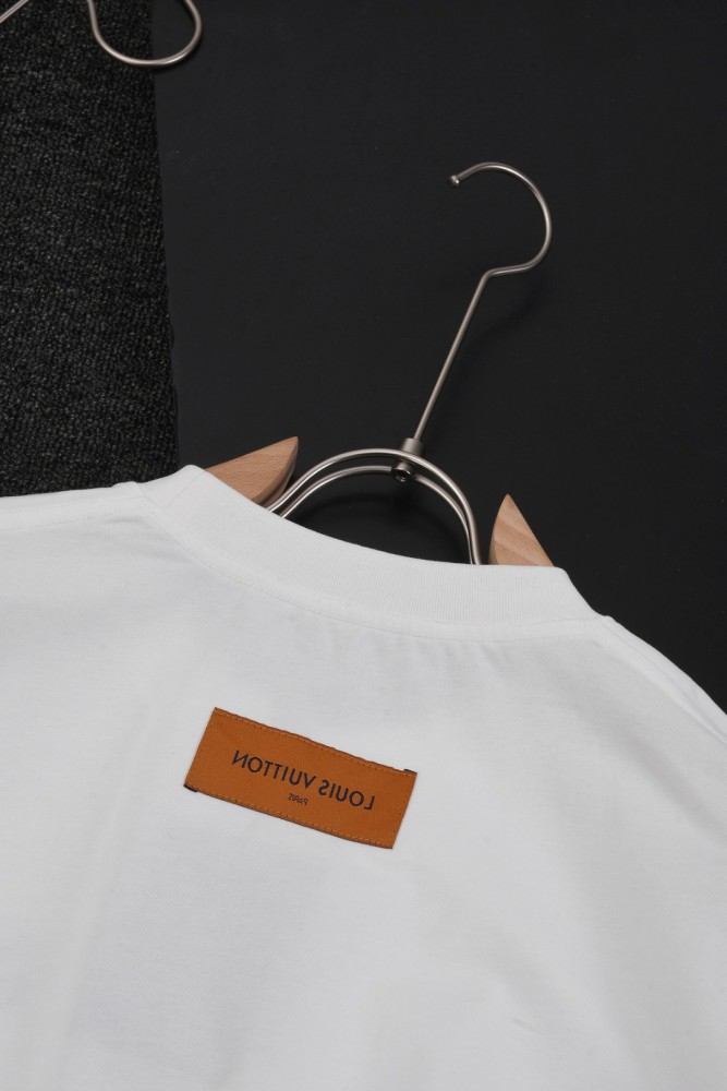 大人気 ルイヴィトン 激安通販  Louis Vuitton2025 ssの新型Tアップ