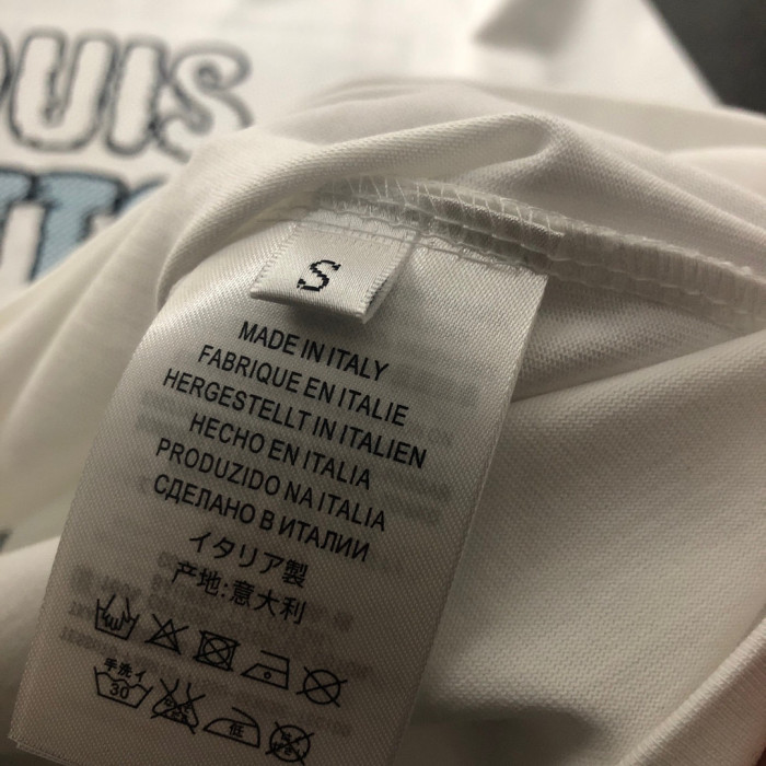 稀少 ルイヴィトン 激安偽物 アルファベット貼り刺繍落書き半袖Tシャツ
