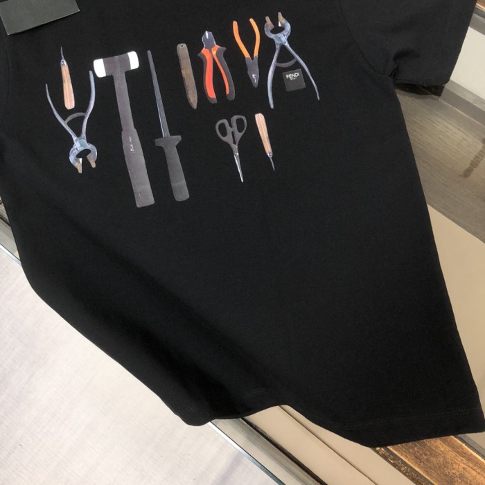 使い勝手良し フェンディ 激安偽物 2025の最新半袖Tシャツ