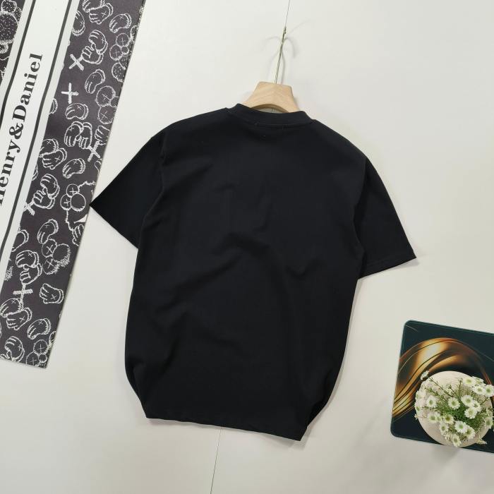 超奇跡の入荷☆ フェンディ コピー  25 SS早春新作目もと怪獣半袖2色