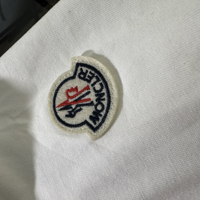 使い勝手良し モンクレール 偽物通販 2025新作刺繍入り大ロゴロゴ半袖Tシャツ2色
