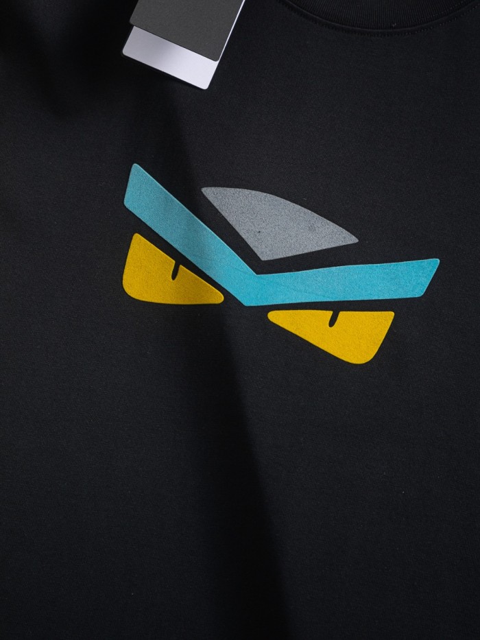 【話題商品！】フェンディコピーおすすめ 青い眉毛と黒い目の小さな怪獣半袖Tシャツ