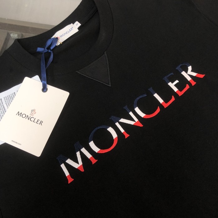 高品質 モンクレール 偽物通販  2025春夏新発売コーナーシリーズコットンTシャツ
