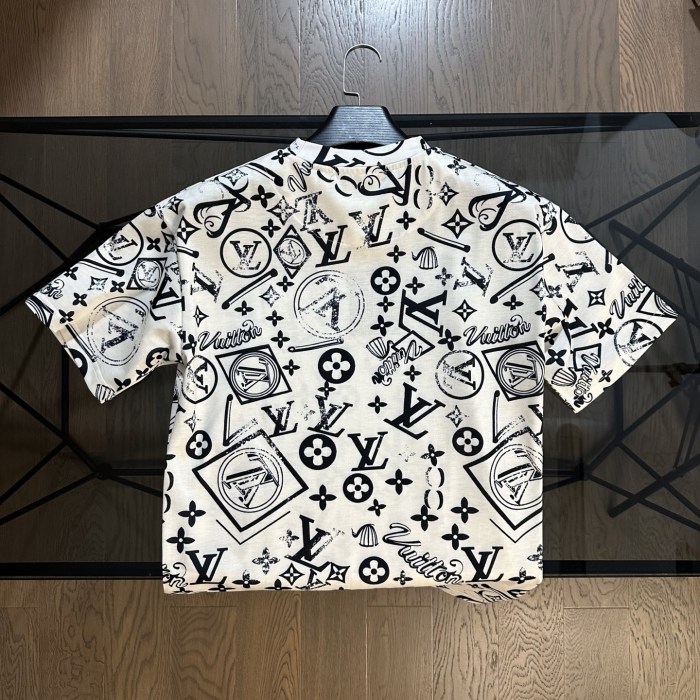 【限定】ルイヴィトン 激安偽物 LVフロックアルファベット満印ロゴデザイン半袖Tシャツ
