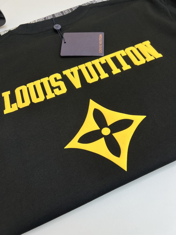 ★超人気  ルイヴィトン スーパーコピー LV 25 SS定番配色Tシャツ新品