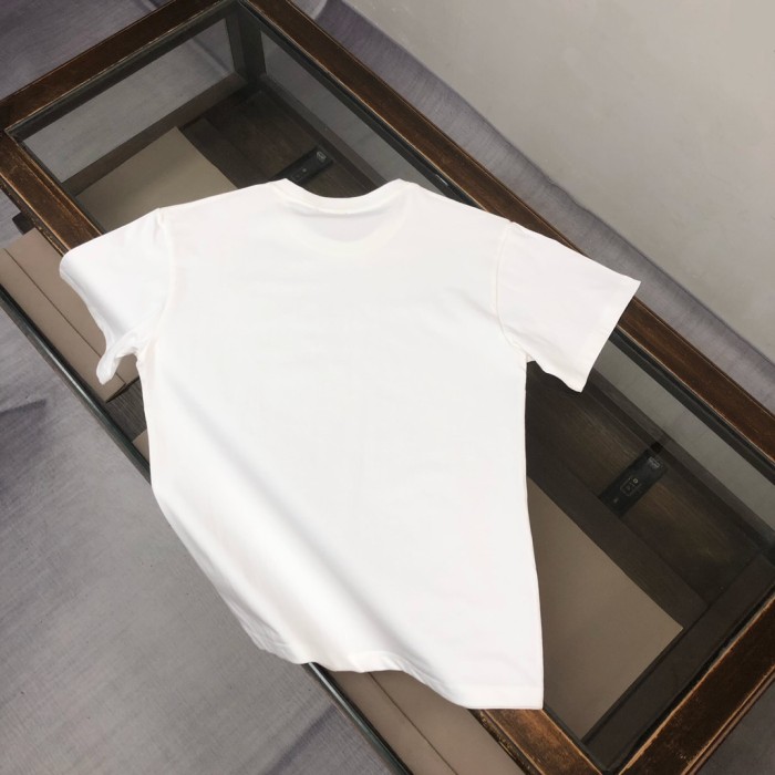 超奇跡の入荷☆ フェンディ n級品 2025の最新半袖Tシャツ