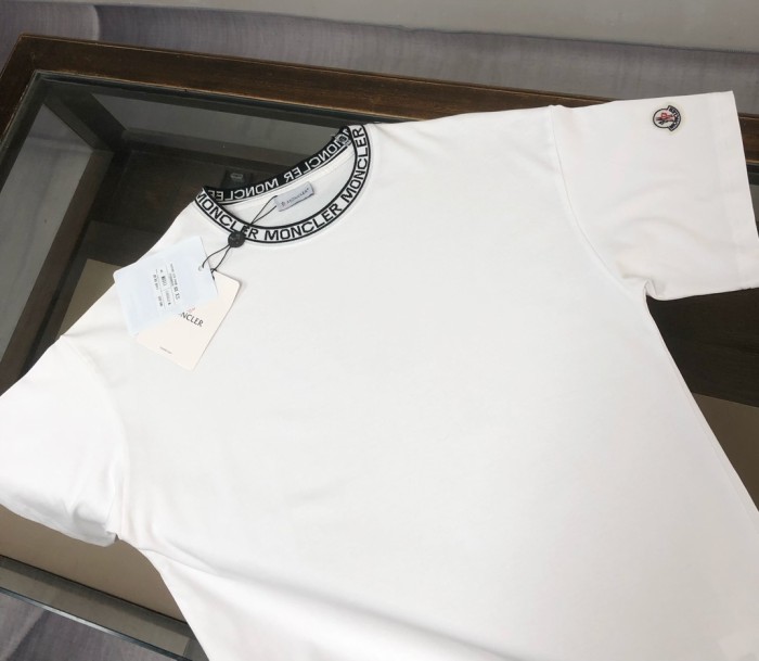 大人気 モンクレール 激安通販 25 ssコーナー同丸首半袖Tシャツ