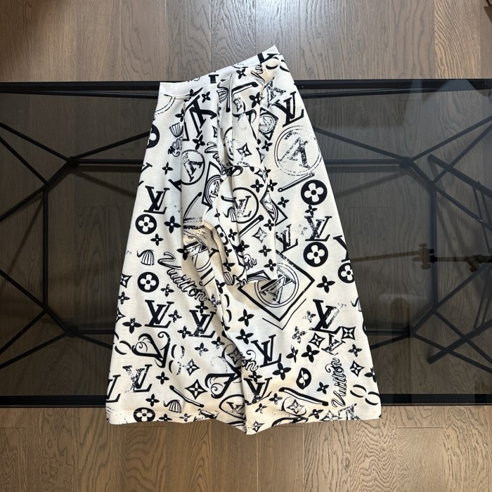 【限定】ルイヴィトン 激安偽物 LVフロックアルファベット満印ロゴデザイン半袖Tシャツ