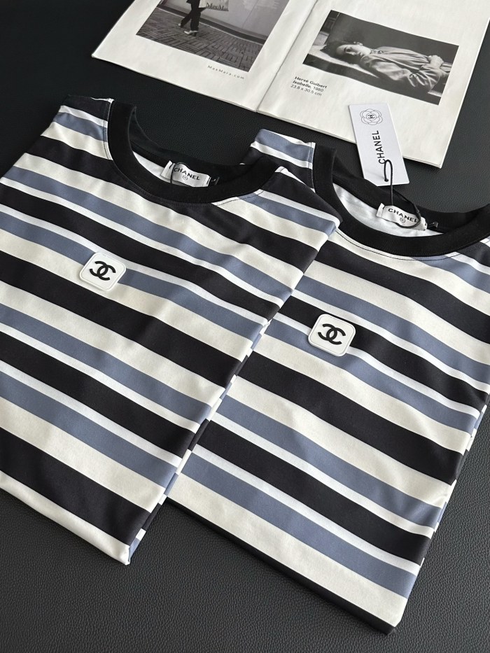 日本未入荷 シャネル 激安偽物 シリカゲルロゴストライプ半袖