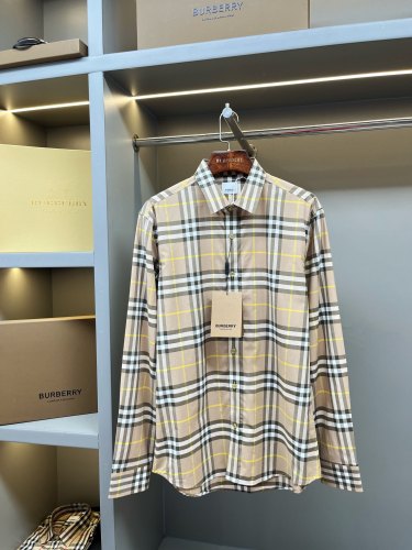 高品質  バーバリー 偽物通販 胸元の定番アルファベットプリント半袖Tシャツ