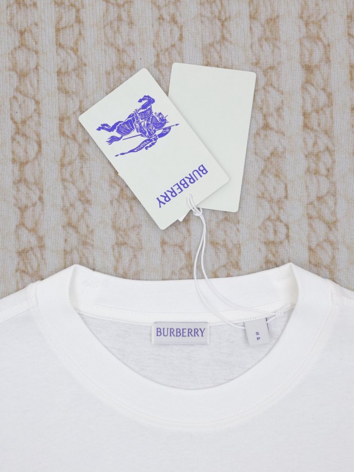 超話題! バーバリー n級品 25ss春夏新作ロゴ馬術騎士プリント丸首Tシャツ