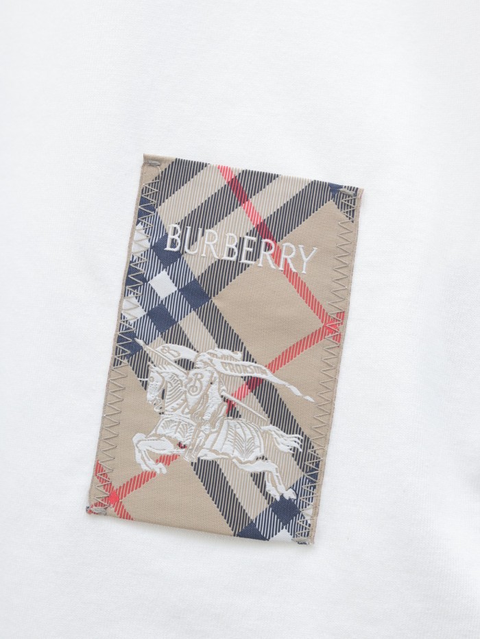 累積売上総額第１位！ バーバリー 激安通販 25ss春夏新作裾ラベル丸首半袖Tシャツ