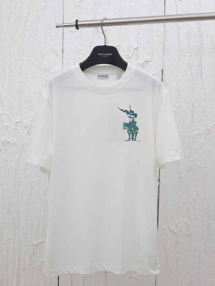 超話題! バーバリー n級品 25ss春夏新作ロゴ馬術騎士プリント丸首Tシャツ