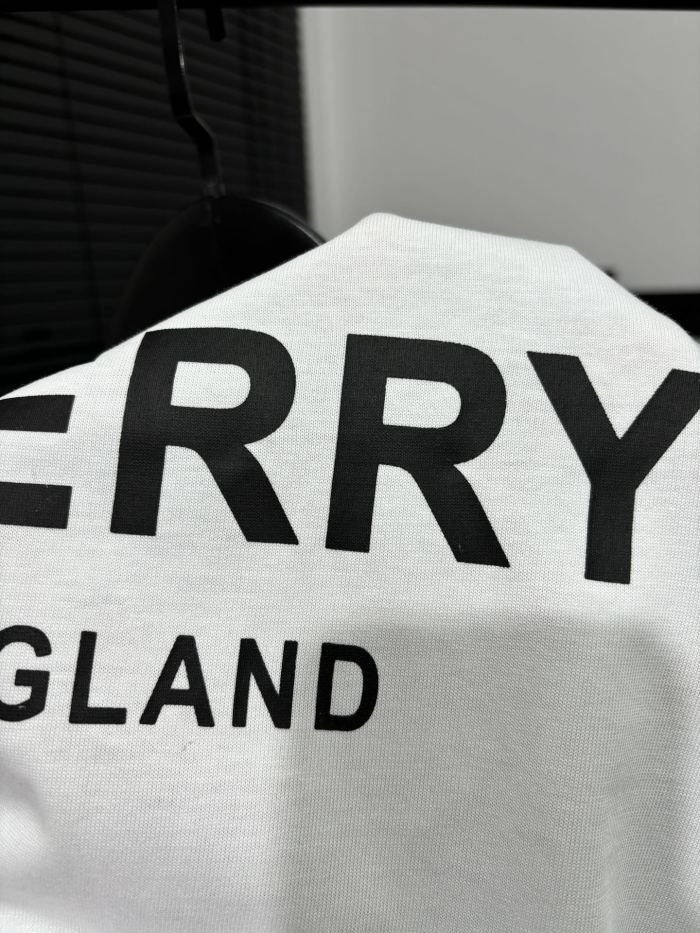超話題! バーバリー コピーおすすめ 胸元の定番アルファベットプリント半袖Tシャツ