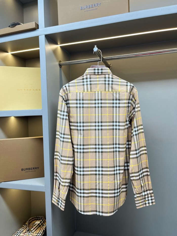 高品質  バーバリー 偽物通販 胸元の定番アルファベットプリント半袖Tシャツ