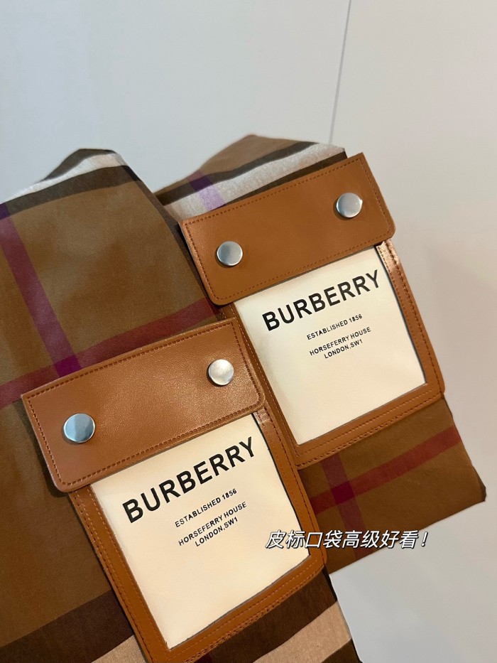 一目惚れ♪  バーバリー n級品 25SSレザーロゴブラウンチェックボタンダウンシャツ