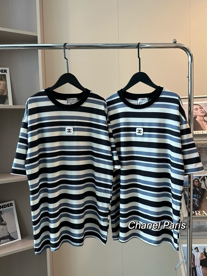 日本未入荷 シャネル 激安偽物 シリカゲルロゴストライプ半袖