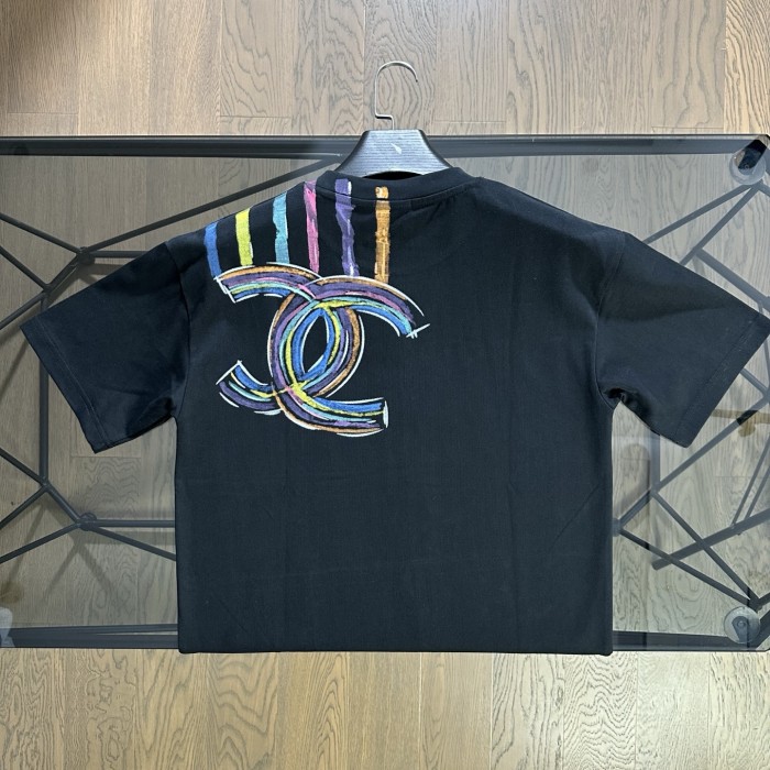 使い勝手良し シャネル スーパーコピー 2025春夏カラープリントロゴ半袖Tシャツ
