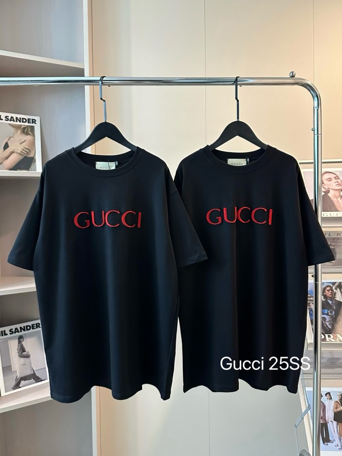 大人気 グッチ スーパーコピー 刺繍アルファベットロゴ半袖Tシャツ