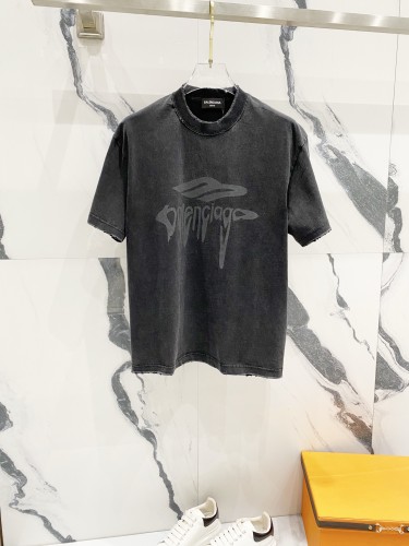 入手困難 バレンシアガ 偽物通販 クルーネック半袖Tシャツ