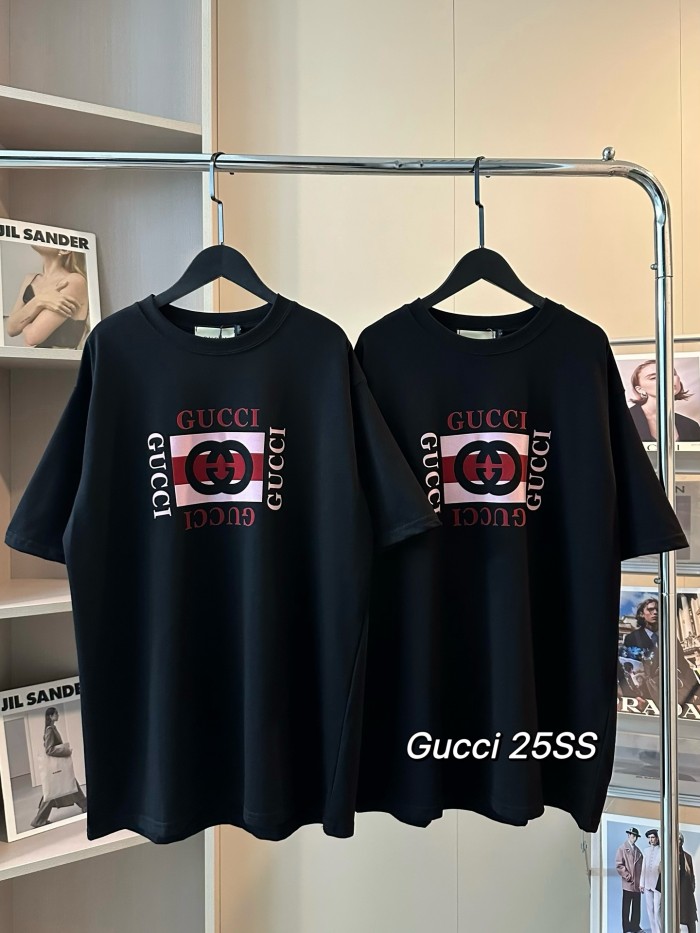 ★超人気 グッチ コピー 重工植毛ロゴ半袖Tシャツ