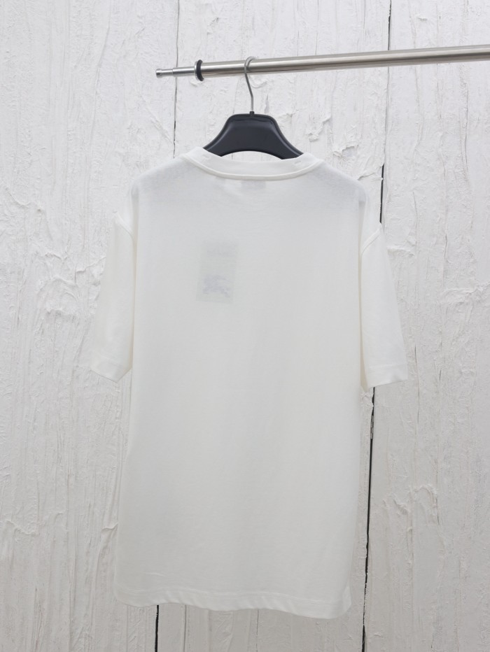 累積売上総額第１位！ バーバリー 激安通販 25ss春夏新作裾ラベル丸首半袖Tシャツ
